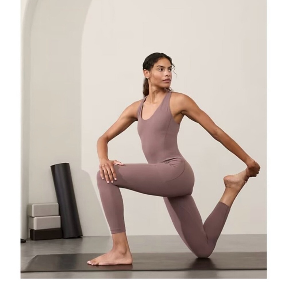 NWOT Athleta Transcend 7/8 Bodysuit Mauve